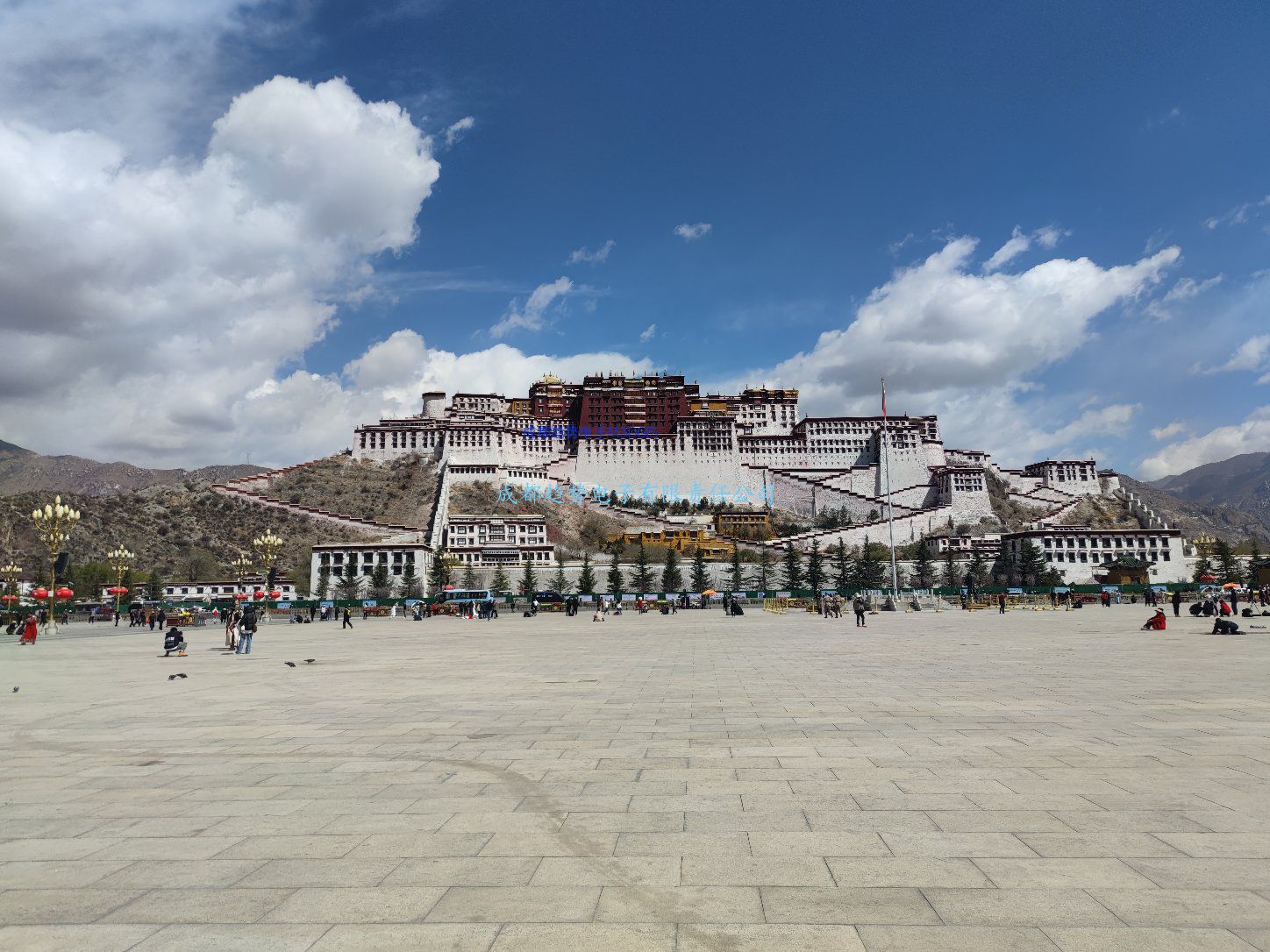 2023年04月17日西藏拉薩兩個部隊三維電子沙盤項目同時交付，瞻仰西藏和平解放紀念碑！我司工程師們自發(fā)前往的第91個烈士陵園