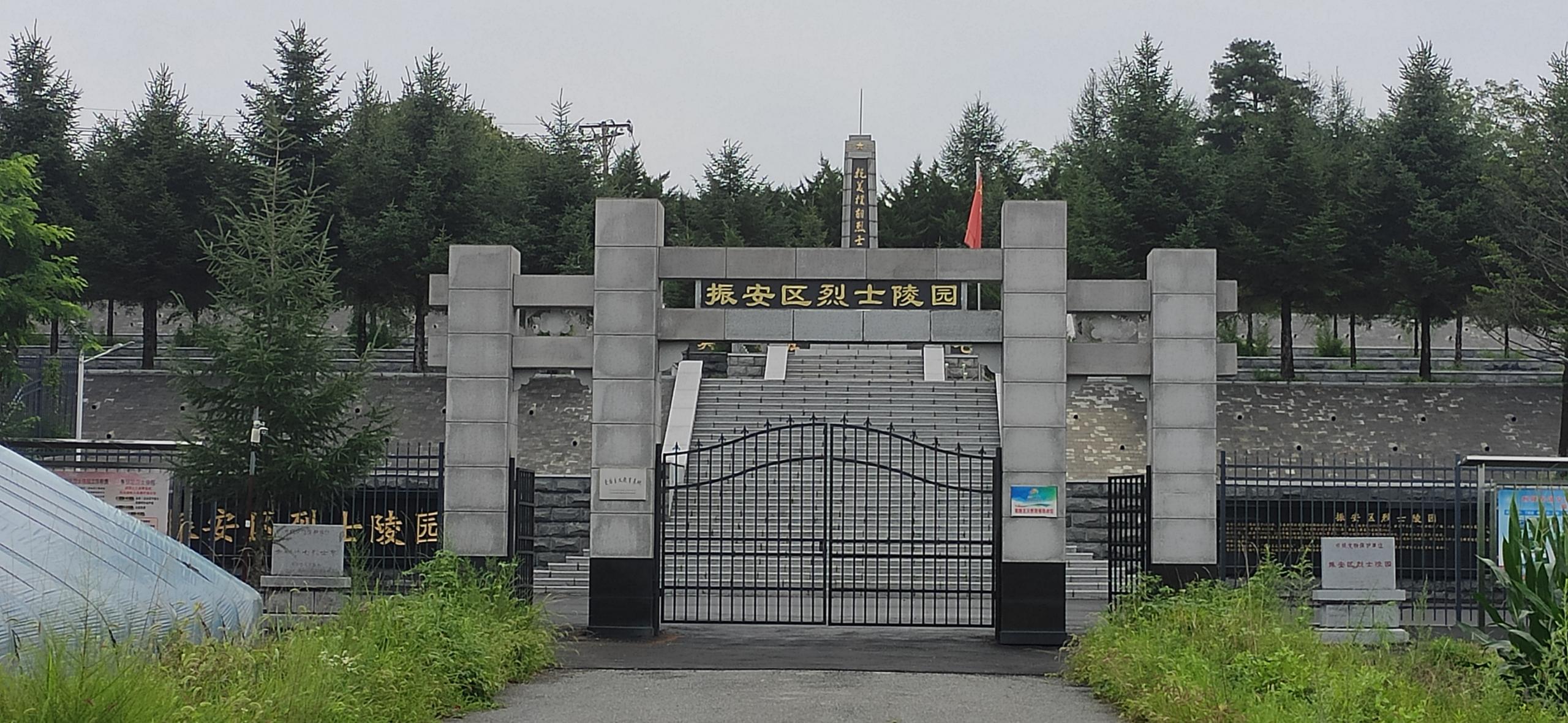 2023年07月27日遼寧省丹東市某部隊三維電子沙盤項目交付，瞻仰振安區(qū)烈士陵園！我司工程師們自發(fā)前往的第103個烈士陵園！